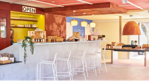 Bar du greet Versaille-Voisin-Le-Bretonneux, avec un décoration moderne et chaleureuse